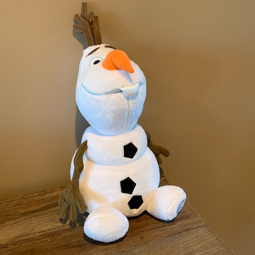 New Plush Frozen Olaf 13.5” Disney Store Authentic